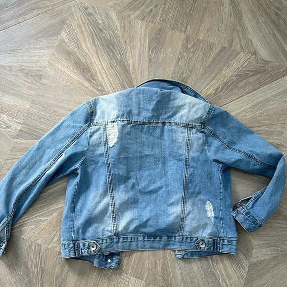 Distressed denim jacket from C&C California in size medium - Picture 3 of 3